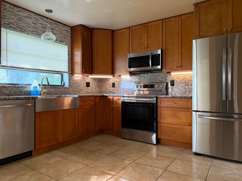 For Sale: $199,000 (2 beds, 2 baths, 1400 Square Feet)