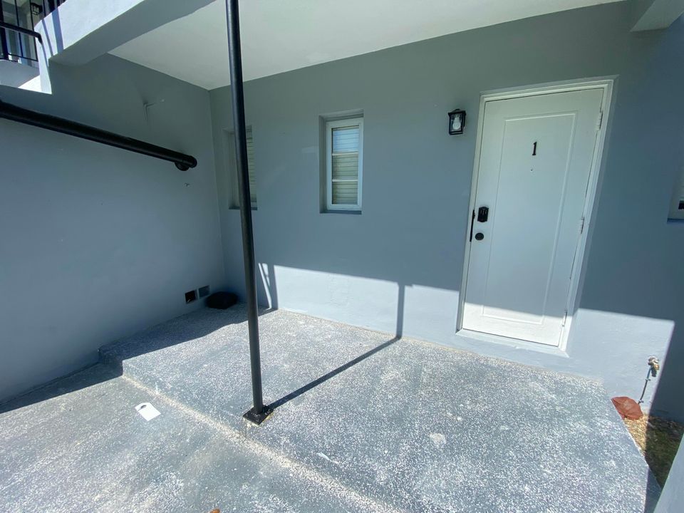 For Rent: $1,900 (0 beds, 1 baths, 480 Square Feet)