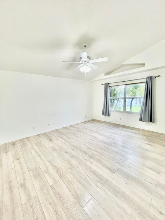 Activo con contrato: $3,900 (3 camas, 2 baños, 1956 Pies cuadrados)