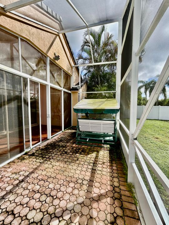 Activo con contrato: $3,900 (3 camas, 2 baños, 1956 Pies cuadrados)