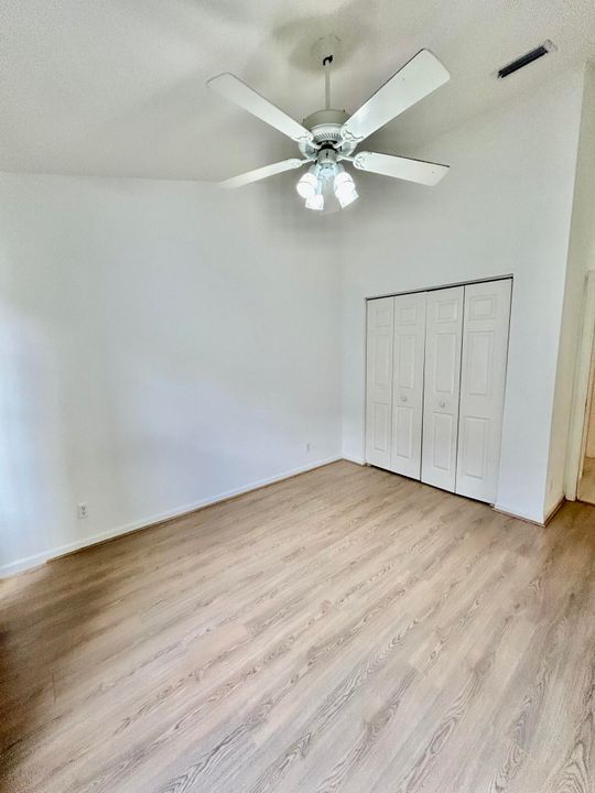 Activo con contrato: $3,900 (3 camas, 2 baños, 1956 Pies cuadrados)