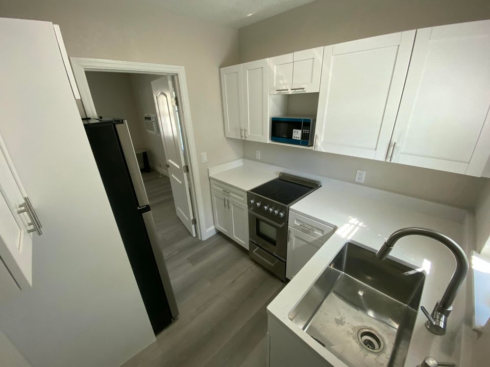 For Rent: $1,900 (0 beds, 1 baths, 480 Square Feet)