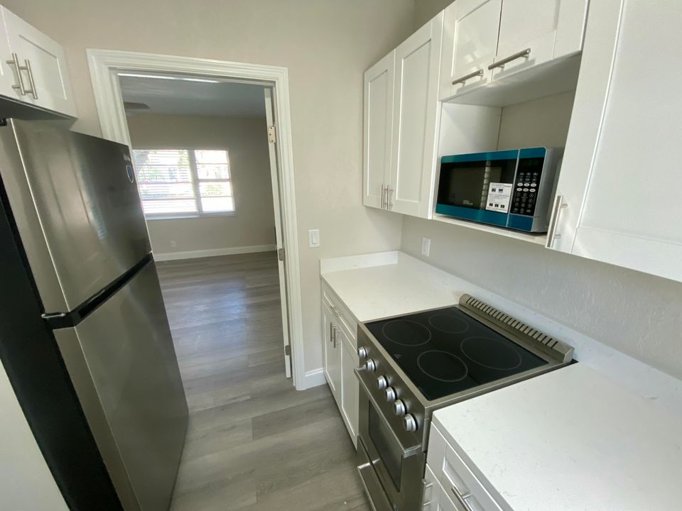 For Rent: $1,900 (0 beds, 1 baths, 480 Square Feet)