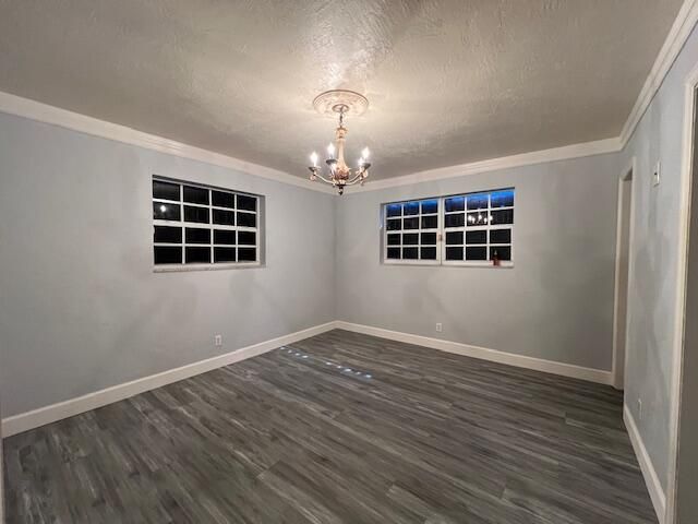 Activo con contrato: $439,000 (3 camas, 2 baños, 1651 Pies cuadrados)