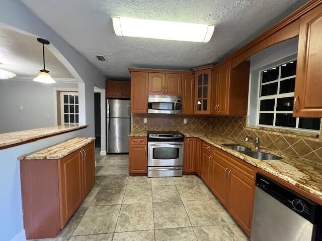 Activo con contrato: $439,000 (3 camas, 2 baños, 1651 Pies cuadrados)