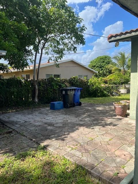 Activo con contrato: $439,000 (3 camas, 2 baños, 1651 Pies cuadrados)