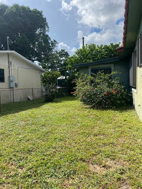 Activo con contrato: $439,000 (3 camas, 2 baños, 1651 Pies cuadrados)