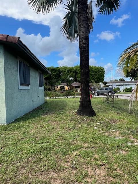 Activo con contrato: $439,000 (3 camas, 2 baños, 1651 Pies cuadrados)