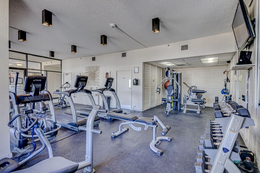 For Rent: $6,500 (2 beds, 2 baths, 1170 Square Feet)