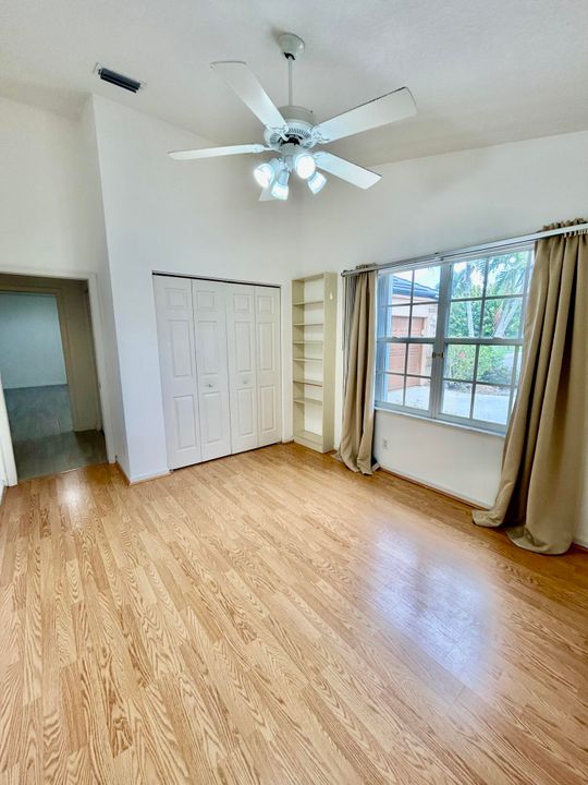 Activo con contrato: $3,900 (3 camas, 2 baños, 1956 Pies cuadrados)