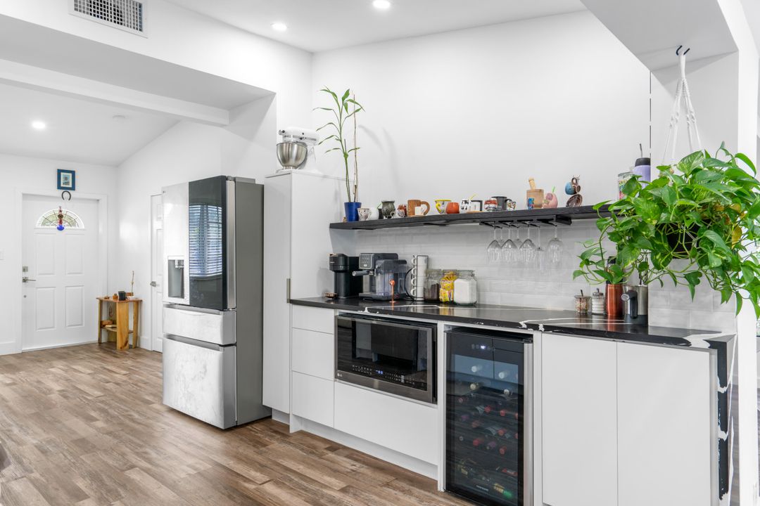 For Sale: $749,999 (4 beds, 3 baths, 1932 Square Feet)