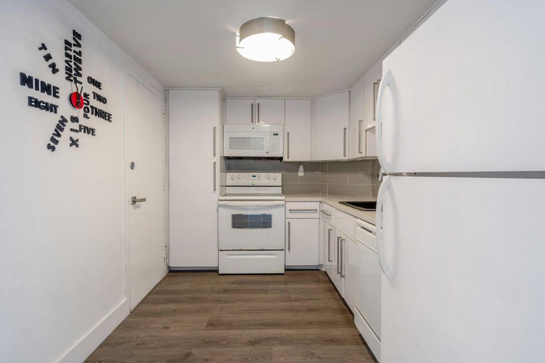 合同活跃: $2,200 (1 贝兹, 1 浴室, 762 平方英尺)