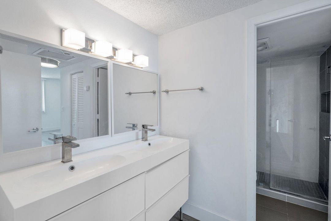 合同活跃: $2,200 (1 贝兹, 1 浴室, 762 平方英尺)