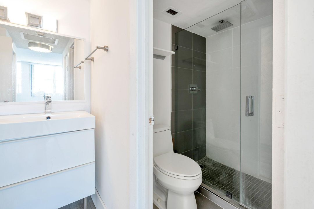 合同活跃: $2,200 (1 贝兹, 1 浴室, 762 平方英尺)