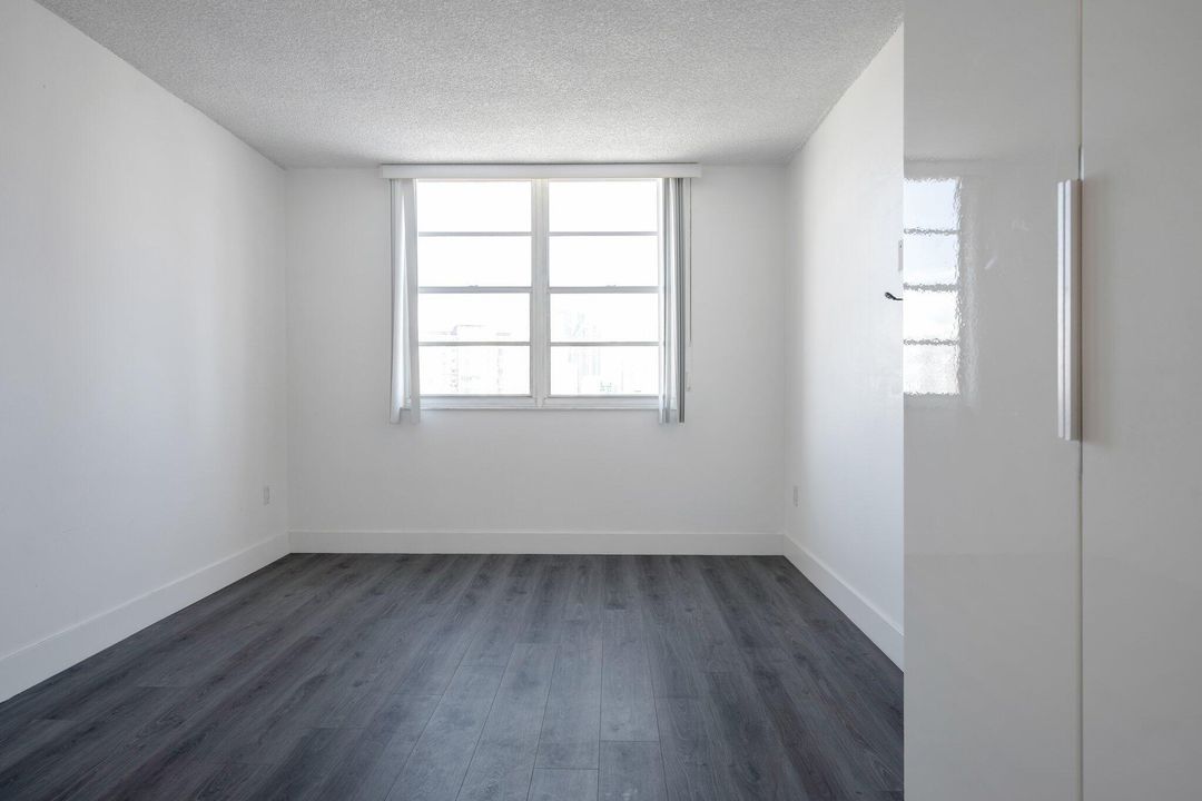 合同活跃: $2,200 (1 贝兹, 1 浴室, 762 平方英尺)