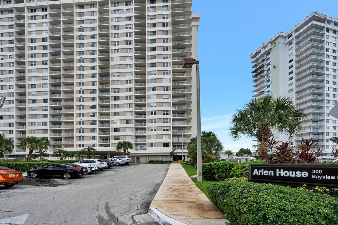 合同活跃: $2,200 (1 贝兹, 1 浴室, 762 平方英尺)