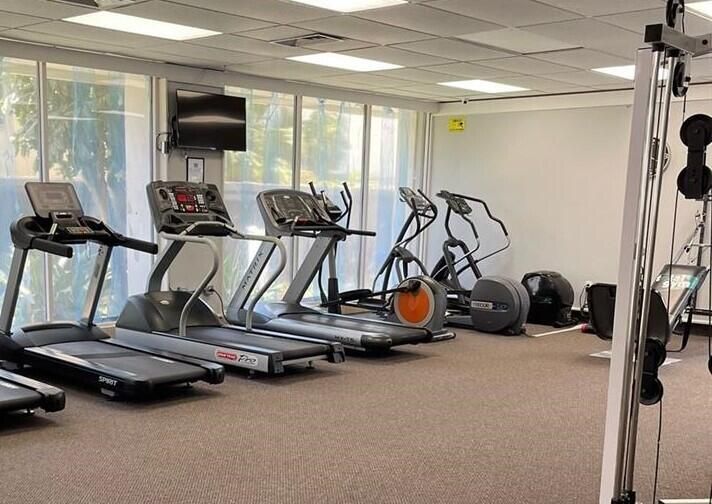 合同活跃: $2,200 (1 贝兹, 1 浴室, 762 平方英尺)