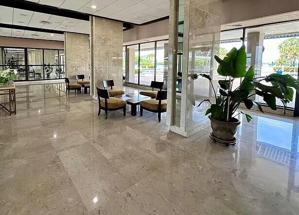 合同活跃: $2,200 (1 贝兹, 1 浴室, 762 平方英尺)