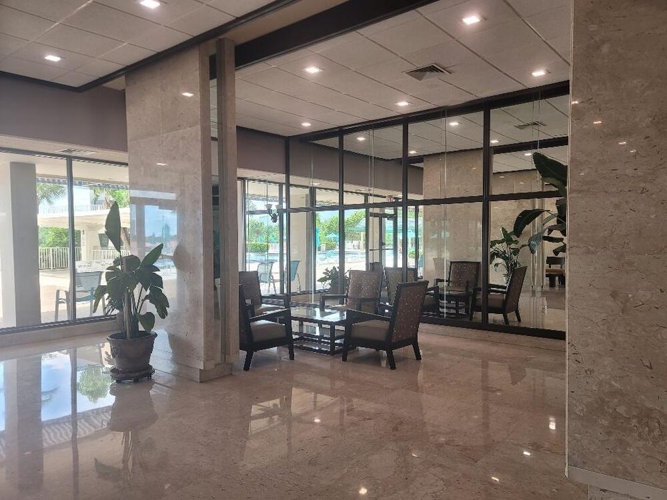 合同活跃: $2,200 (1 贝兹, 1 浴室, 762 平方英尺)