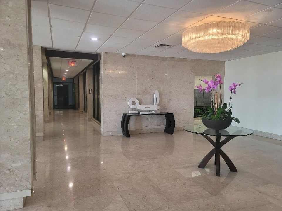 合同活跃: $2,200 (1 贝兹, 1 浴室, 762 平方英尺)