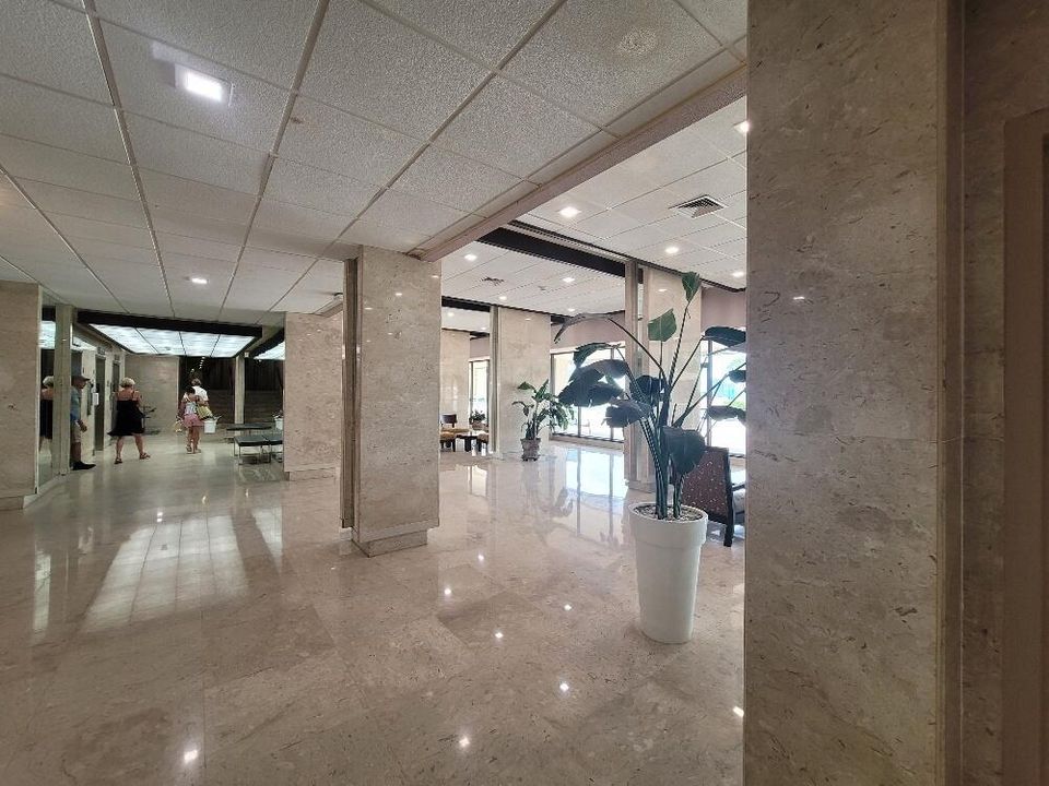 合同活跃: $2,200 (1 贝兹, 1 浴室, 762 平方英尺)