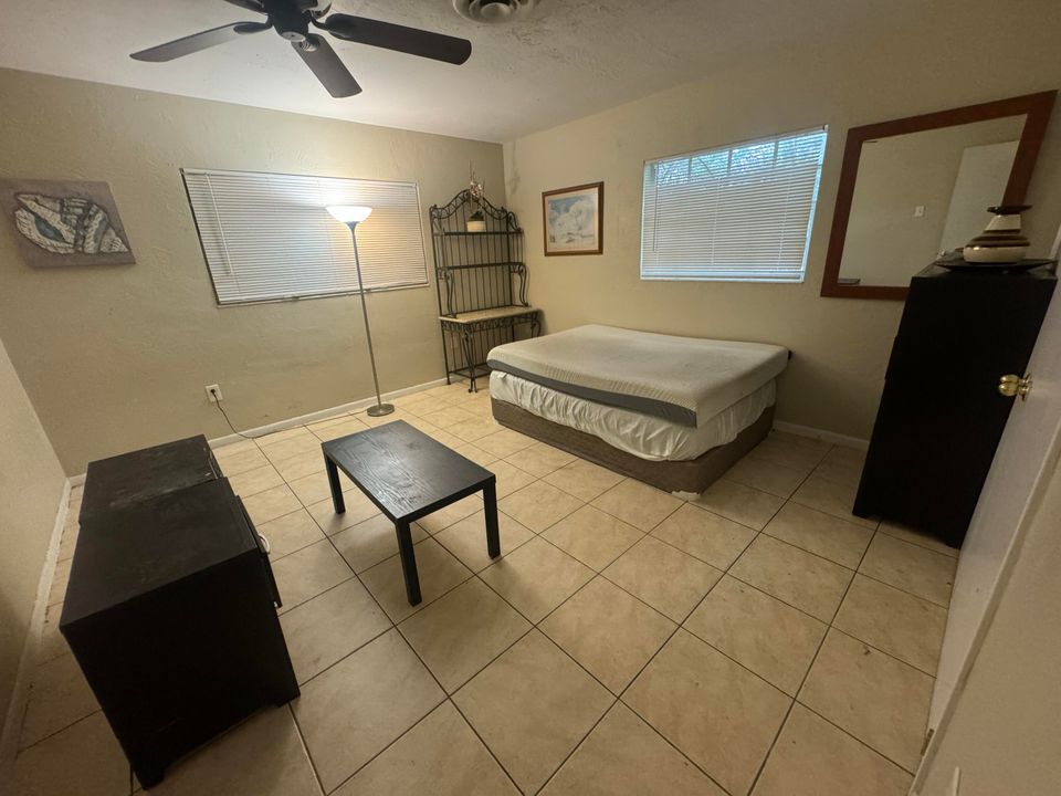 For Rent: $3,100 (3 beds, 2 baths, 2817 Square Feet)