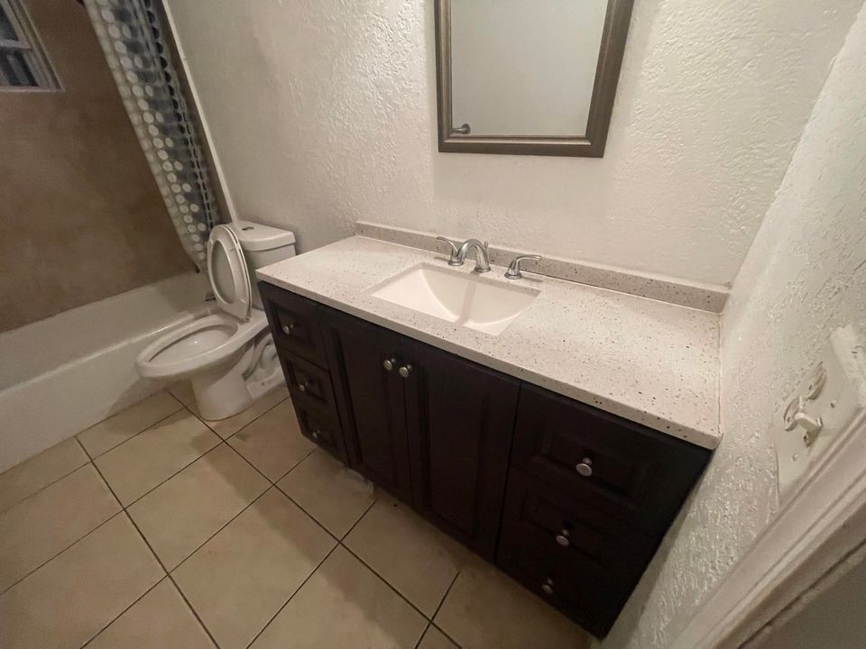 For Rent: $3,100 (3 beds, 2 baths, 2817 Square Feet)