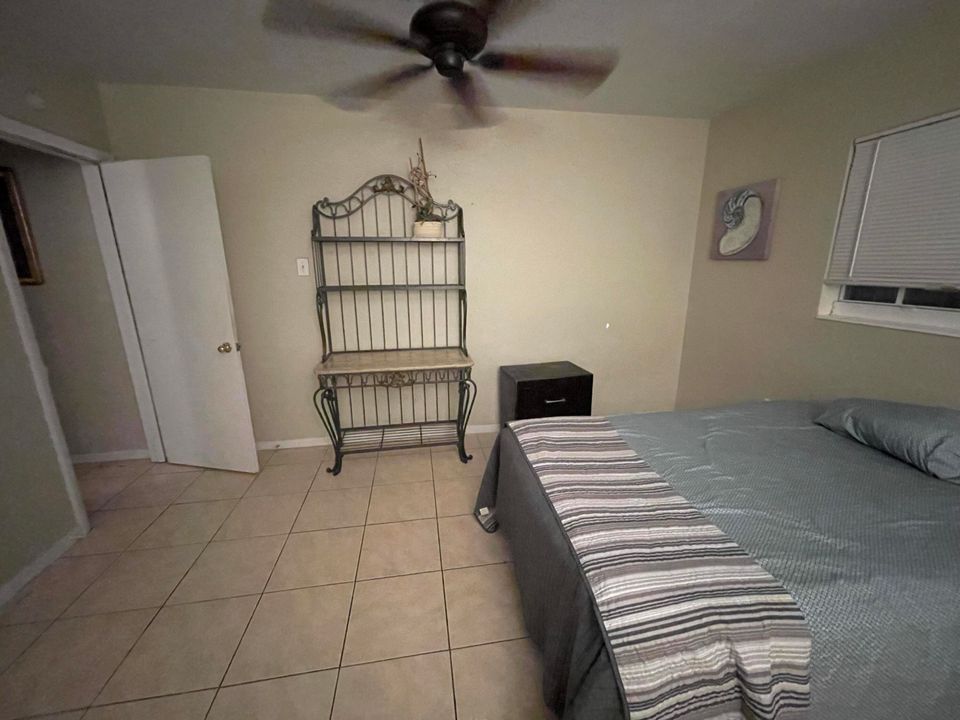 For Rent: $3,100 (3 beds, 2 baths, 2817 Square Feet)