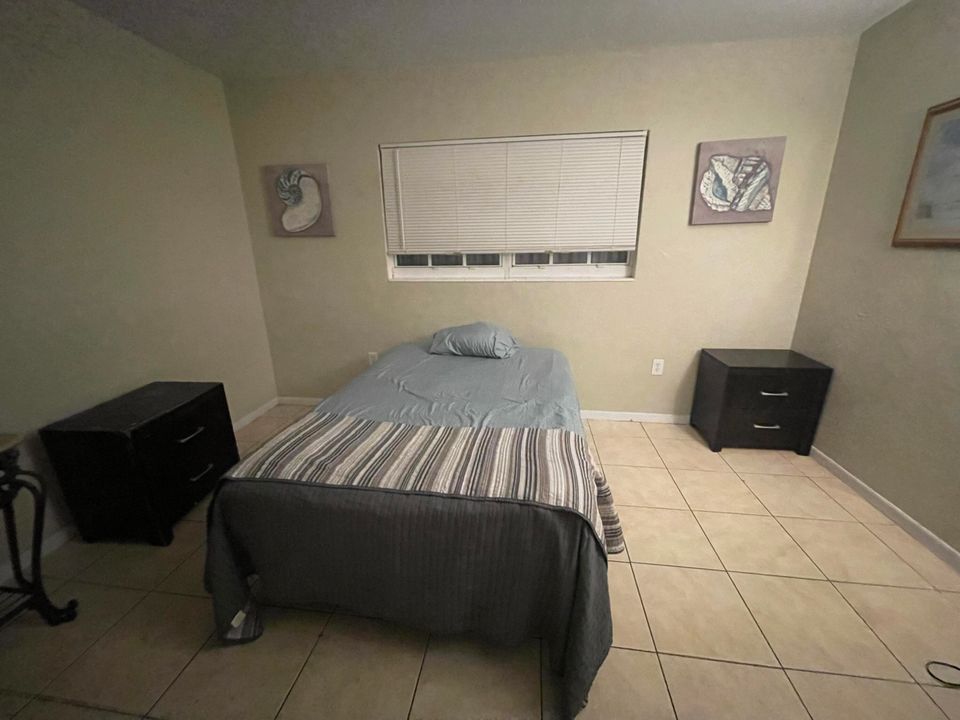 For Rent: $3,100 (3 beds, 2 baths, 2817 Square Feet)