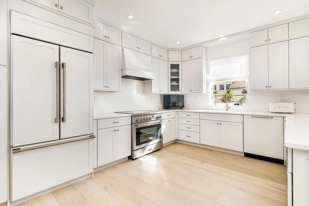 待售: $7,495,000 (3 贝兹, 3 浴室, 2433 平方英尺)