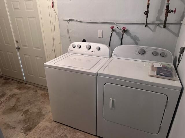 Activo con contrato: $439,000 (3 camas, 2 baños, 1651 Pies cuadrados)