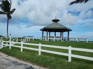 На продажу: $249,000 (2 спален, 1 ванн, 1011 Квадратных фут)