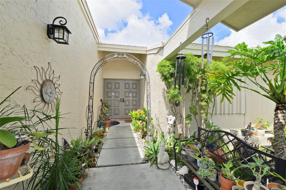 For Sale: $549,000 (3 beds, 2 baths, 1658 Square Feet)