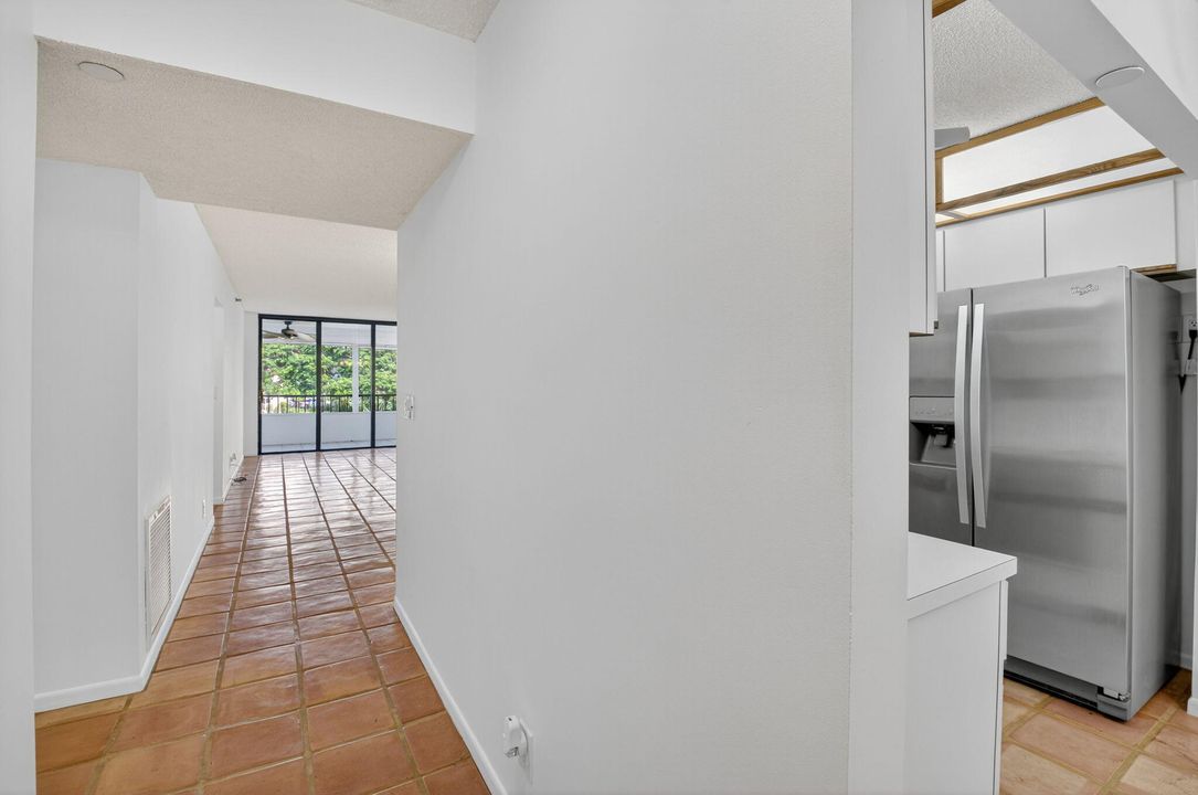 For Rent: $2,100 (2 beds, 2 baths, 1090 Square Feet)