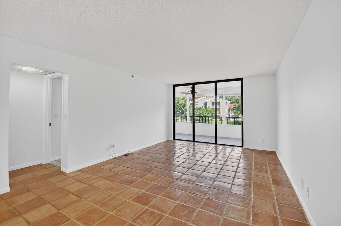 For Rent: $2,100 (2 beds, 2 baths, 1090 Square Feet)