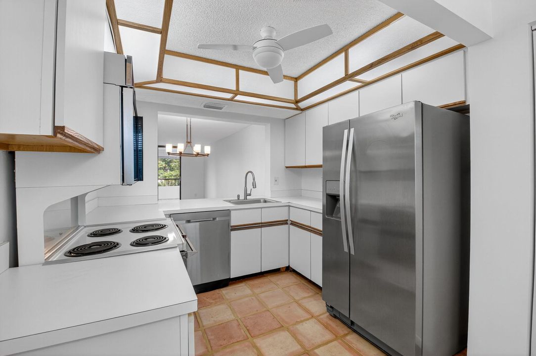 For Rent: $2,100 (2 beds, 2 baths, 1090 Square Feet)