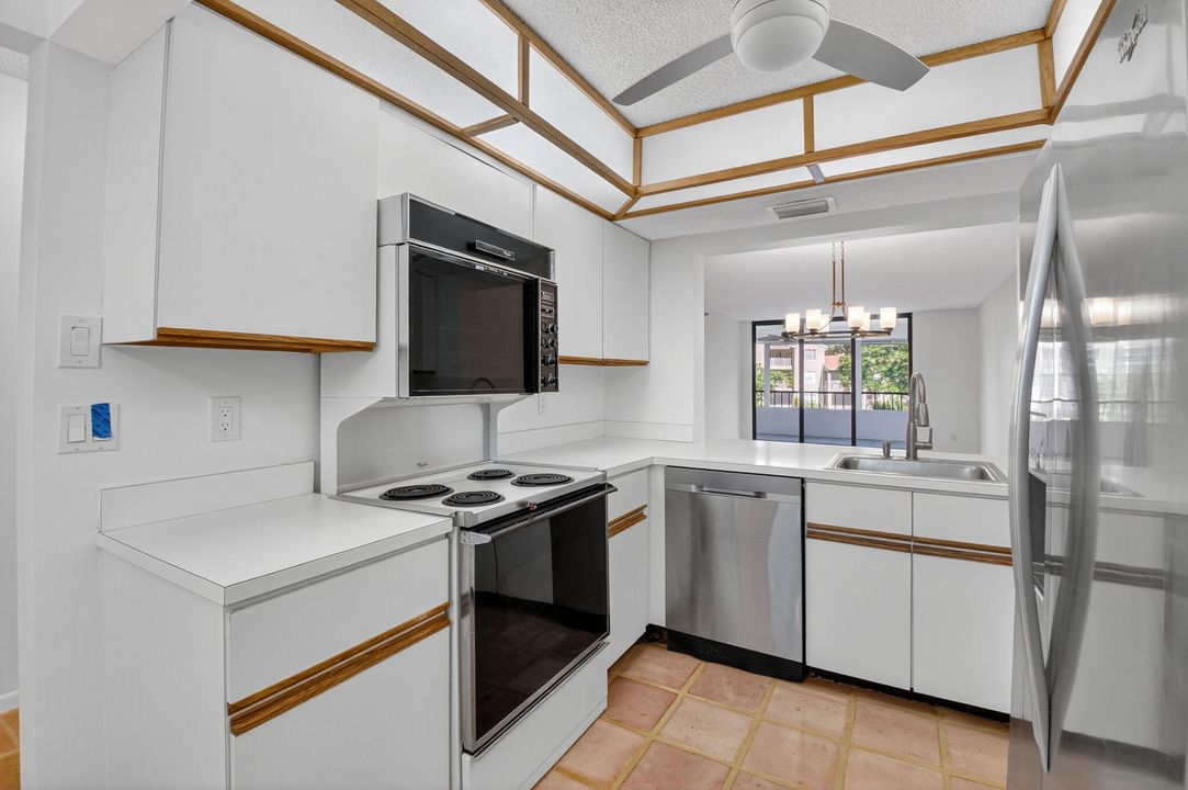 For Rent: $2,100 (2 beds, 2 baths, 1090 Square Feet)