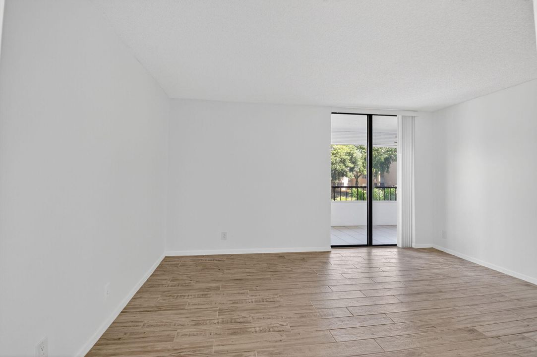 For Rent: $2,100 (2 beds, 2 baths, 1090 Square Feet)