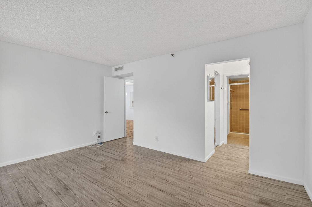 For Rent: $2,100 (2 beds, 2 baths, 1090 Square Feet)