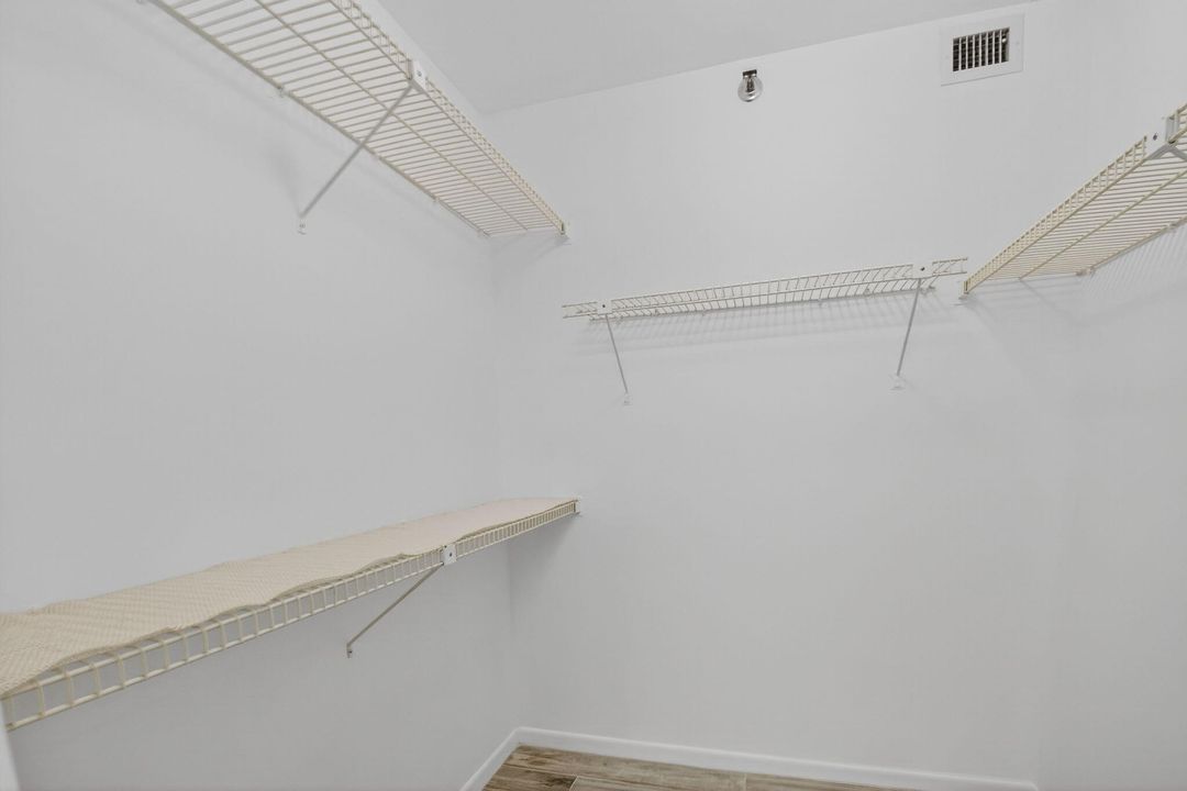 For Rent: $2,100 (2 beds, 2 baths, 1090 Square Feet)