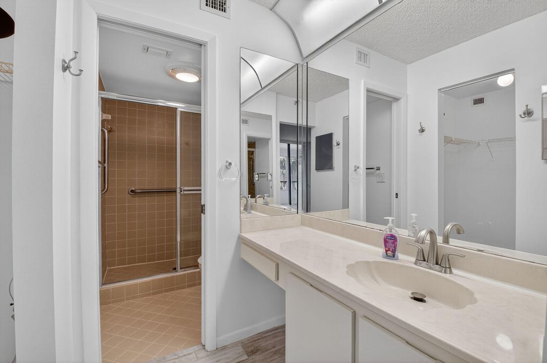 For Rent: $2,100 (2 beds, 2 baths, 1090 Square Feet)