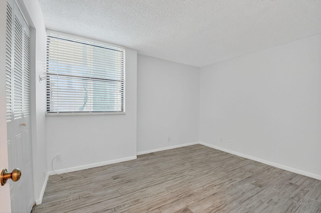 For Rent: $2,100 (2 beds, 2 baths, 1090 Square Feet)