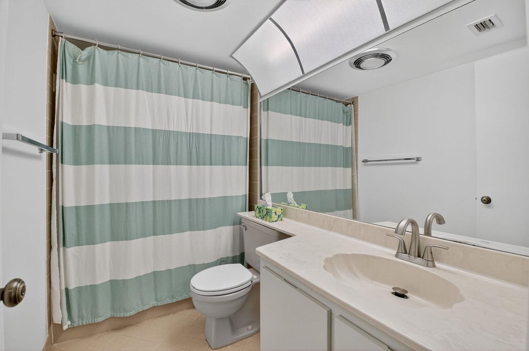 For Rent: $2,100 (2 beds, 2 baths, 1090 Square Feet)