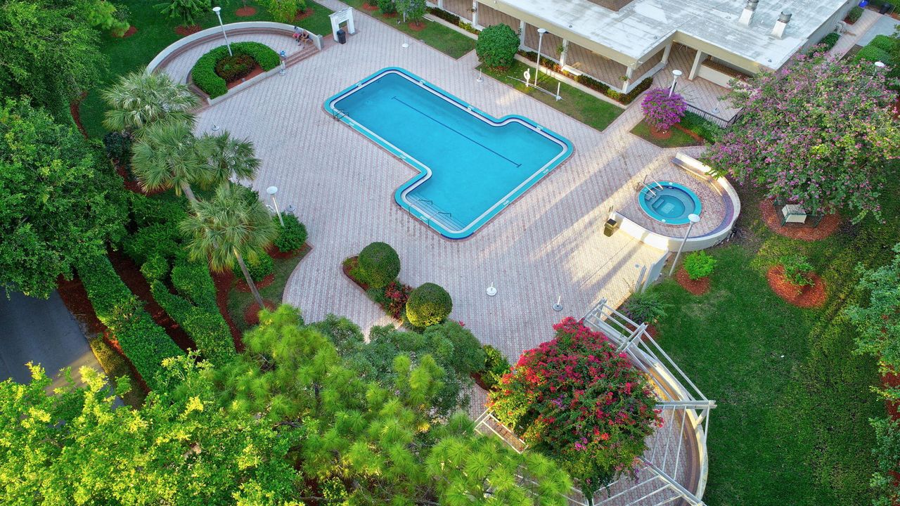 For Rent: $2,100 (2 beds, 2 baths, 1090 Square Feet)