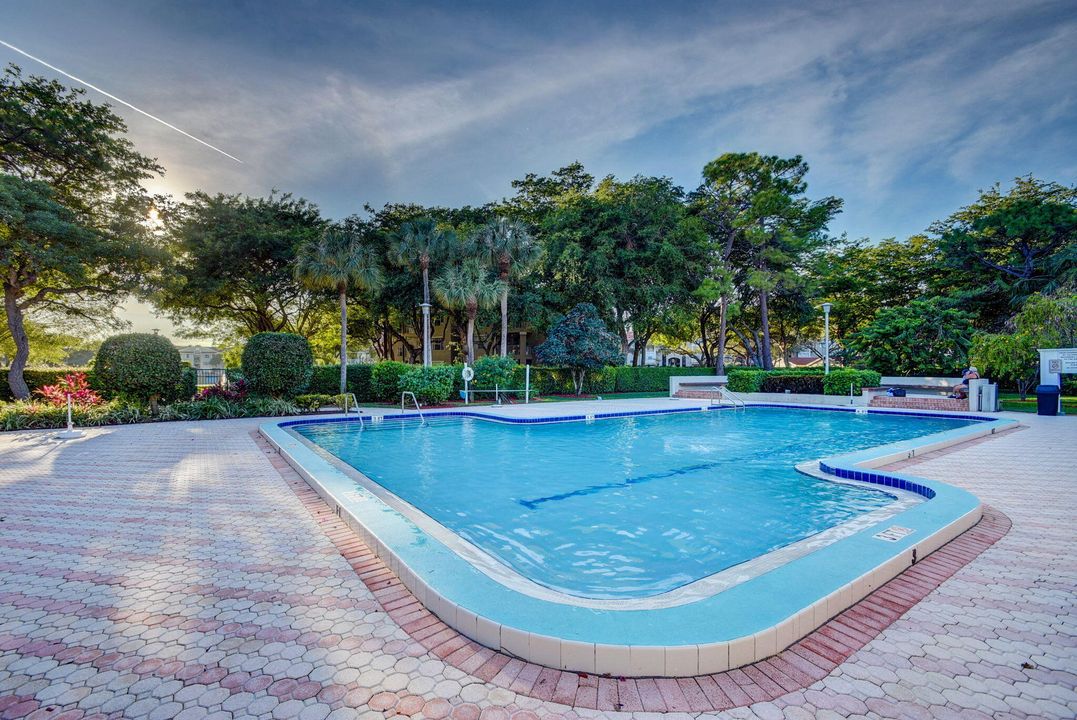 For Rent: $2,100 (2 beds, 2 baths, 1090 Square Feet)