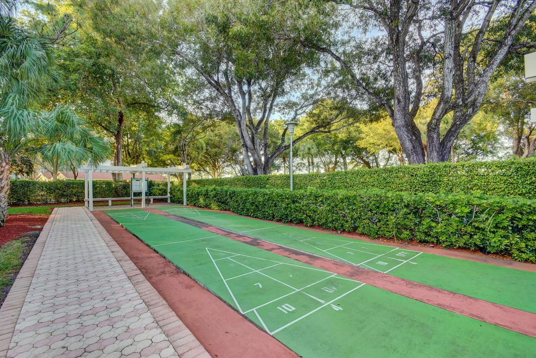 For Rent: $2,100 (2 beds, 2 baths, 1090 Square Feet)