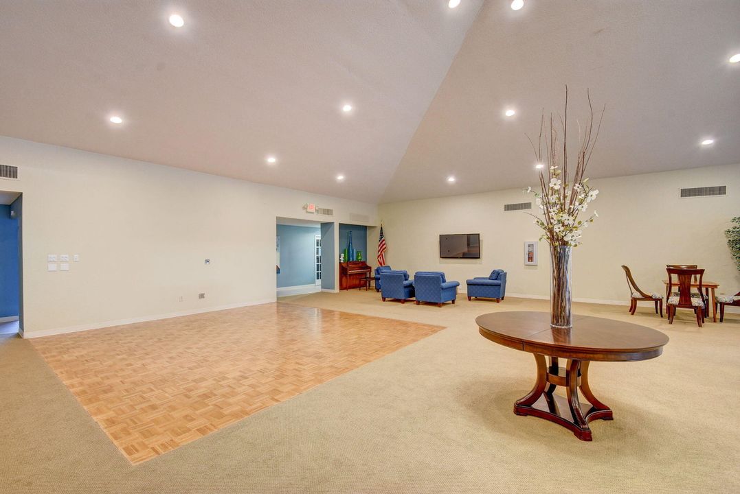 For Rent: $2,100 (2 beds, 2 baths, 1090 Square Feet)