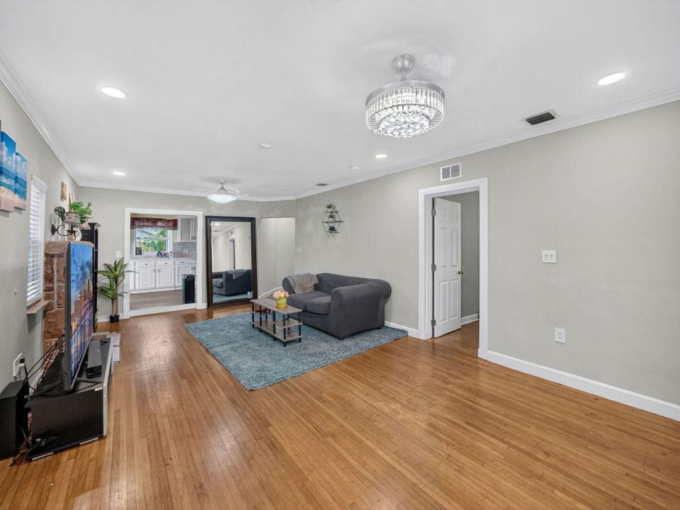 For Sale: $525,000 (3 beds, 2 baths, 1480 Square Feet)