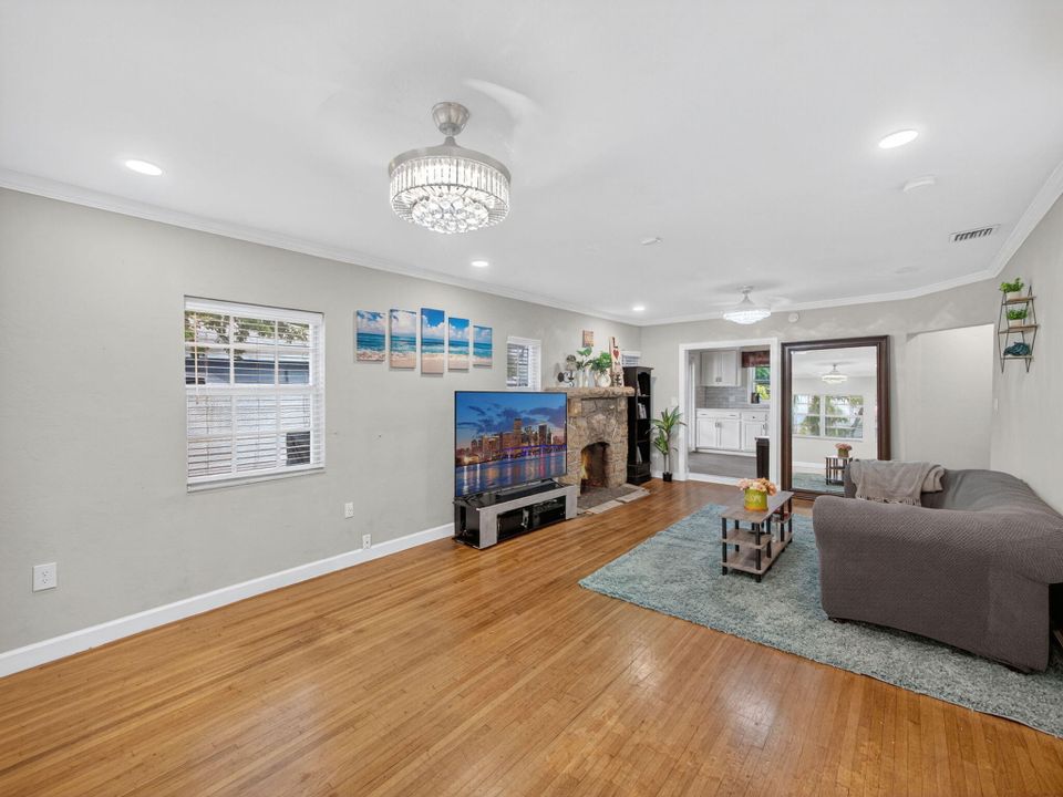 For Sale: $525,000 (3 beds, 2 baths, 1480 Square Feet)