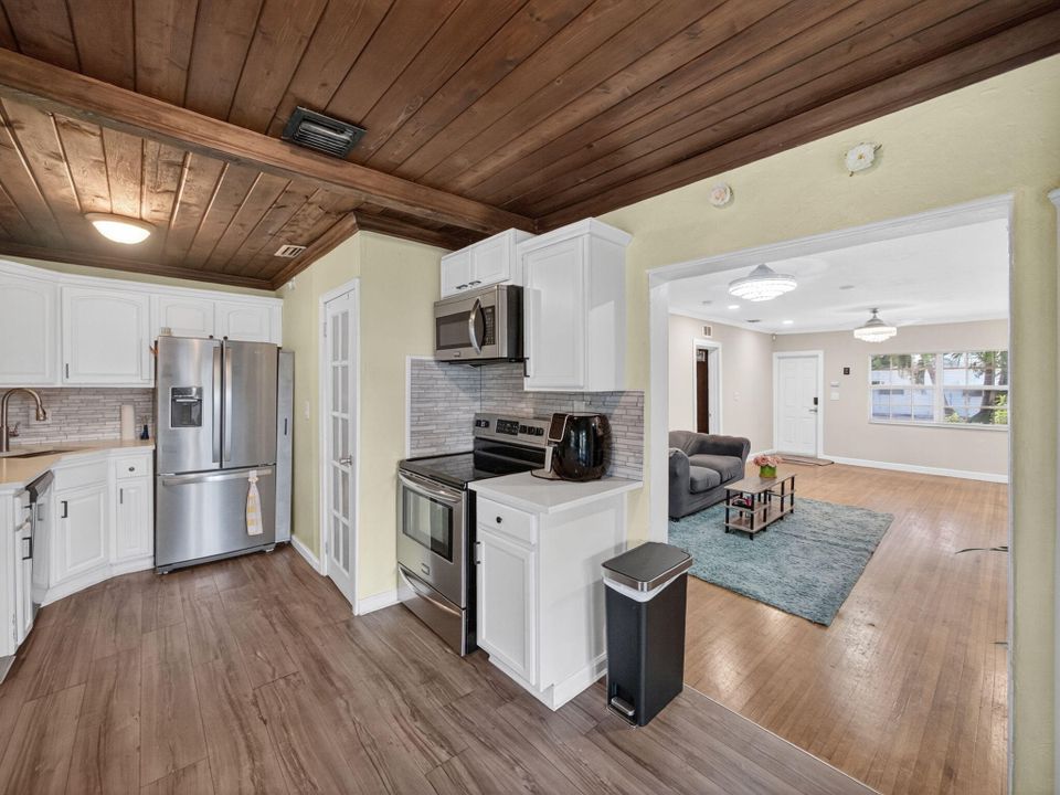 For Sale: $525,000 (3 beds, 2 baths, 1480 Square Feet)